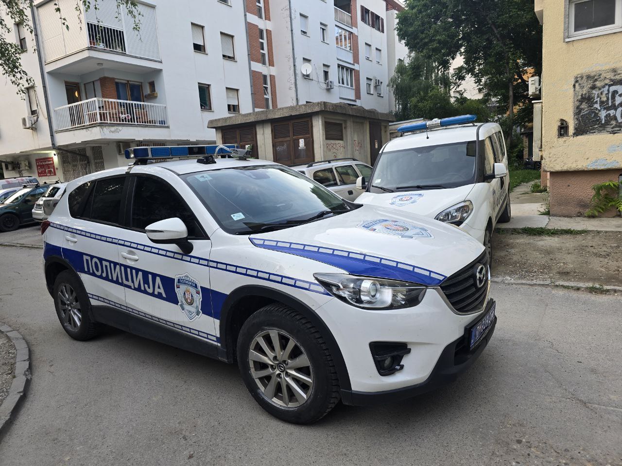Pronađeno telo žene, partner sa povredama zatečen u stanu/ Foto: RINA