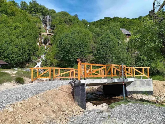 Ovo je Most ljubavi na prelepom mestu u Srbiji: Srušilo ga klizište, ali je opet zablistao u punom sjaju