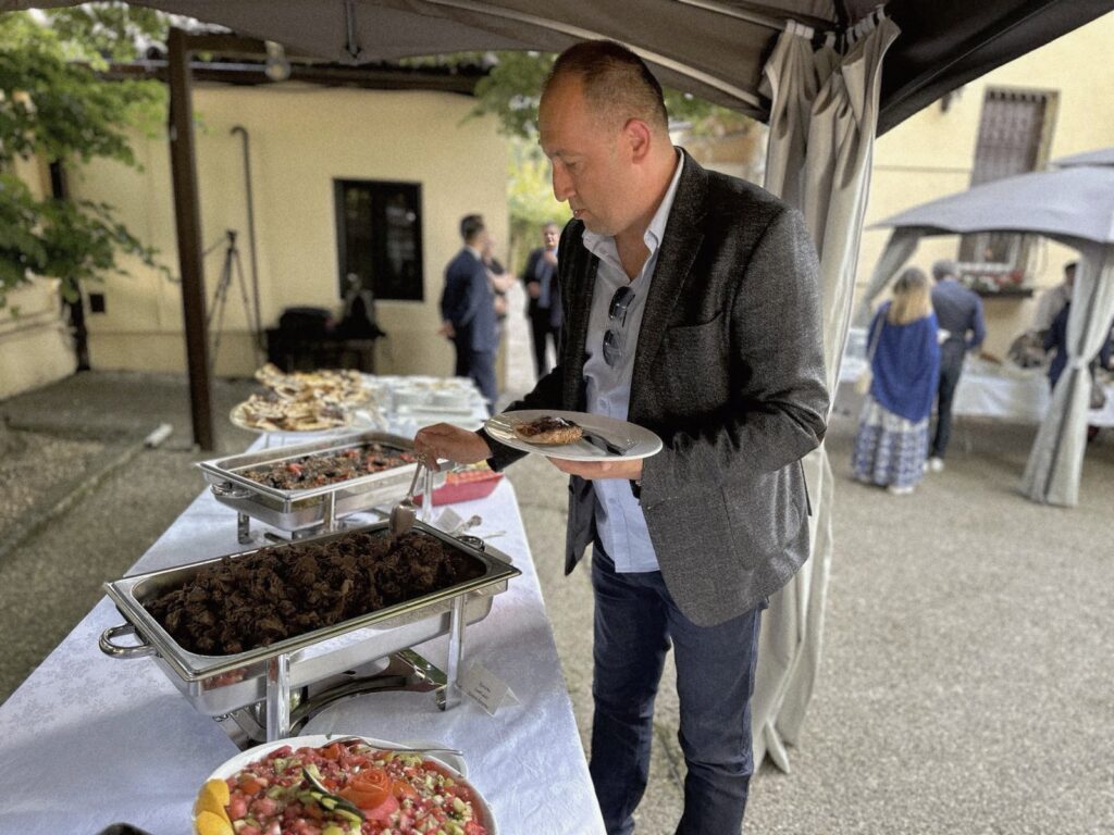 Ova salata jede se samo u ženskom drušvu: Obeležava se nedelja turske kuhinje širom sveta, ambasador poručio Srbima - imamo mnogo istih jela ali ih različito zovemo