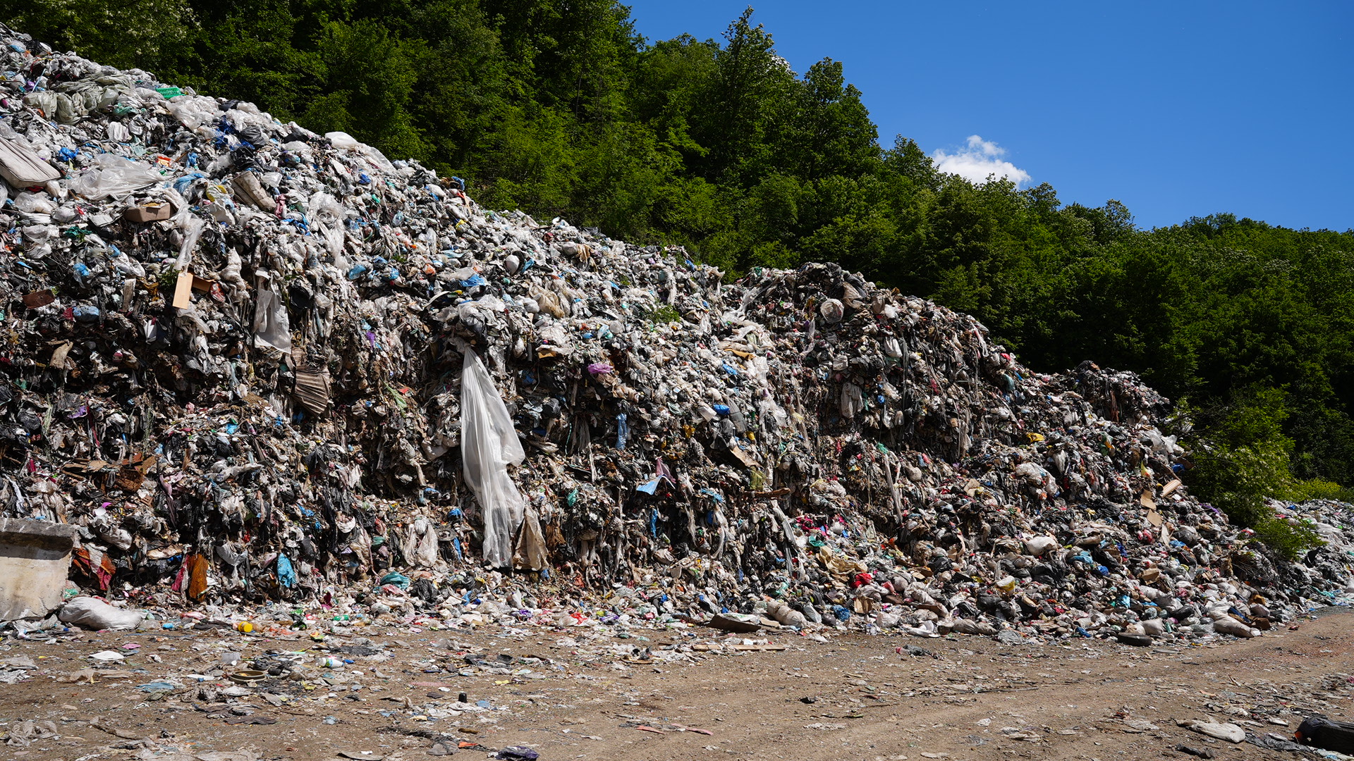 Hitno rešenje sa nesanitarnu deponiju u Kosjeriću / foto: RINA
