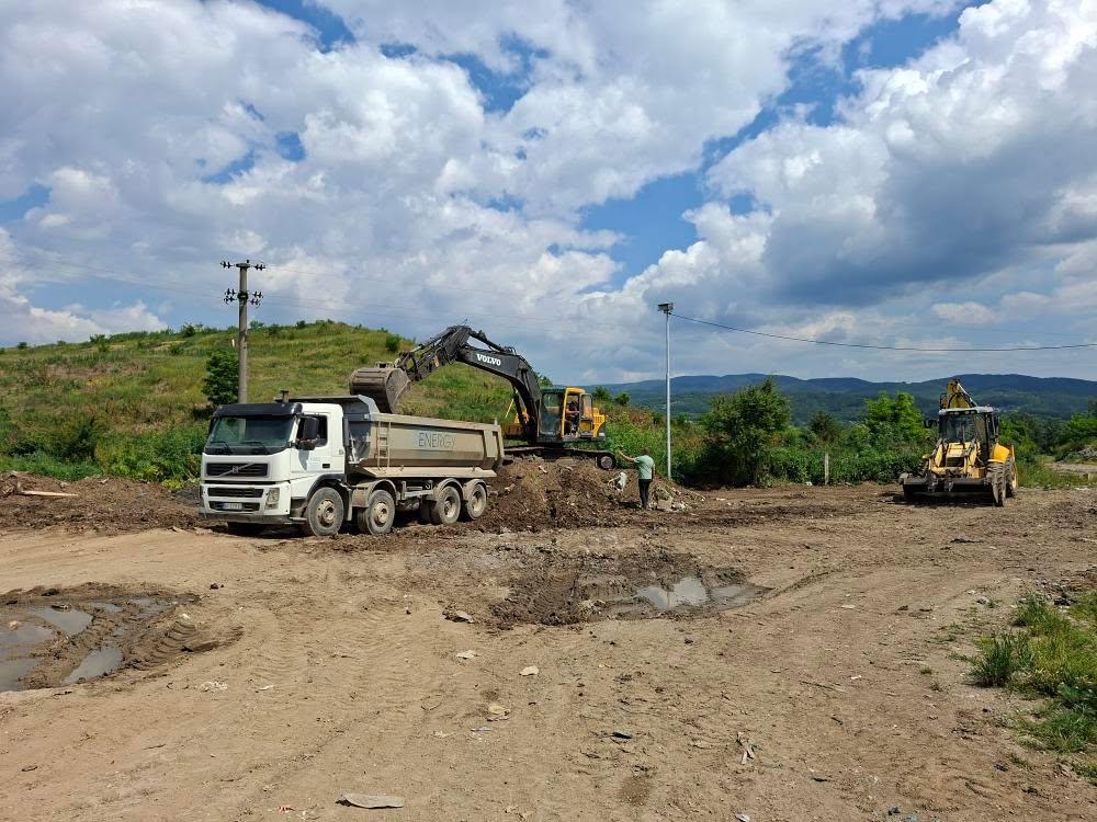 Poznato ko je izazvao požar na deponiji u Kraljevu, ekipe sve vreme dežuraju: Požar pod kontrolom, ali meštani su i dalje uplašeni/ Foto: RINA
