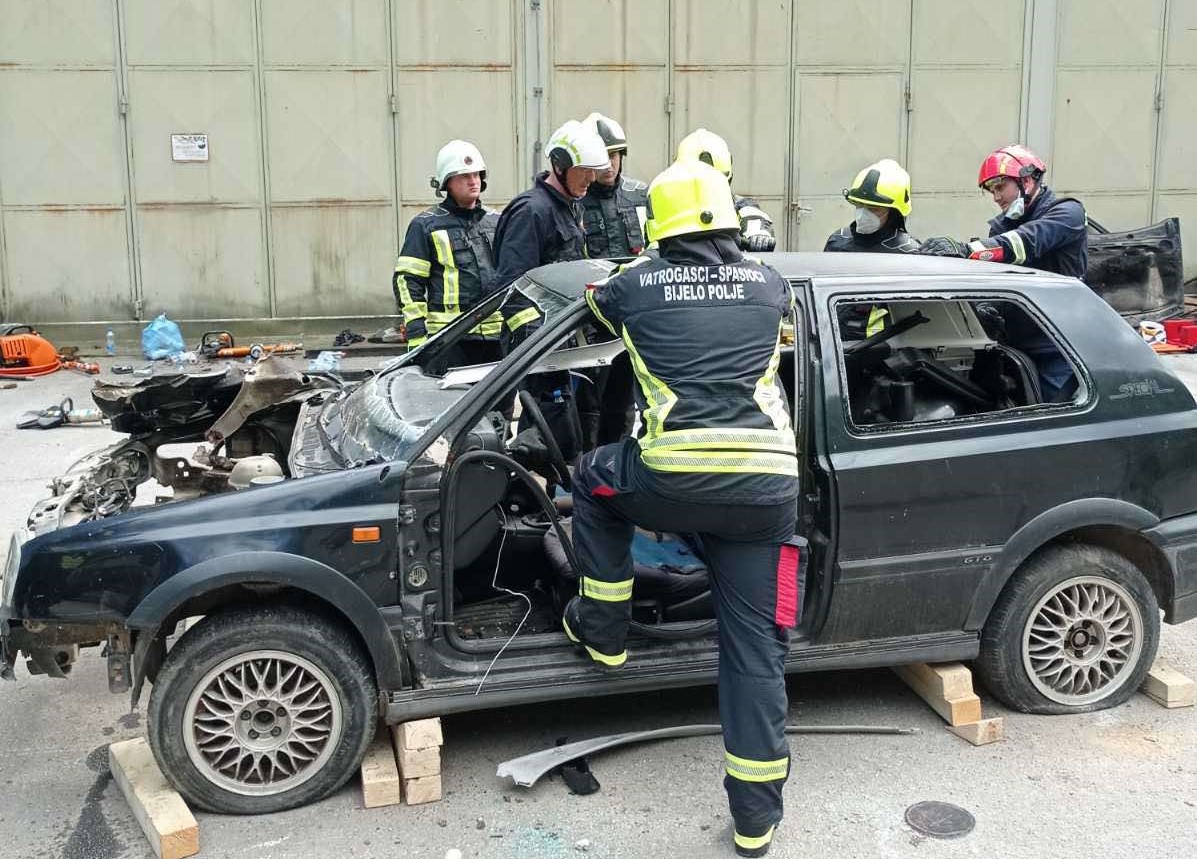Vatrogasci sa severa Crne Gore prolaze jako važnu obuku / foto: NVU Savez vatrogasaca spasilaca Crne Gore