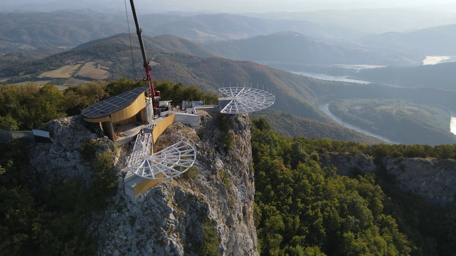 Samo još tri ovakva vidikovca postoje u Evropi: Upotrebna dozvola za Skywalk na Kablaru stiže najkasnije za 60 dana (FOTO)