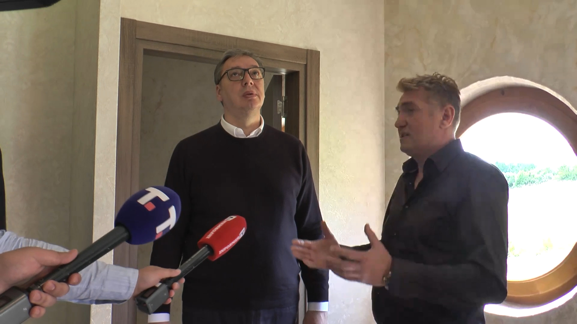 Pobeđujemo u sledeću nedelju, opozicija svesna da gubi i znam da će pokušati da sruše izbore: Vučić posetio Kosjerić - obišao sela i obećao još veća ulaganja u putnu infrastrukturu (FOTO)(VIDEO)