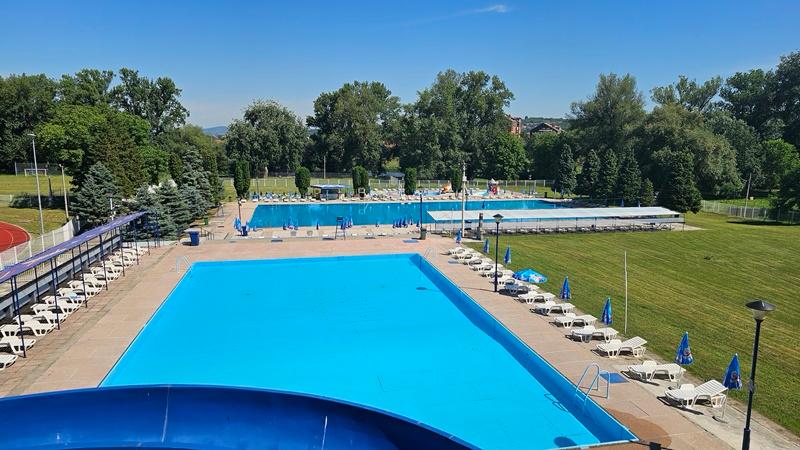 Vreli talas drma Srbiju, ali Čačani imaju svoj spas od vrućina: Gradski bazen sutra počinje da radi, ono što je najvažniije - cene ulaznica nisu se menjale (FOTO)