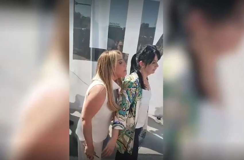 Privedena poslanica Mikija Aleksića nakon incidenta ispred Skupštine, oglasio se MUP/ Foto: Screenshot