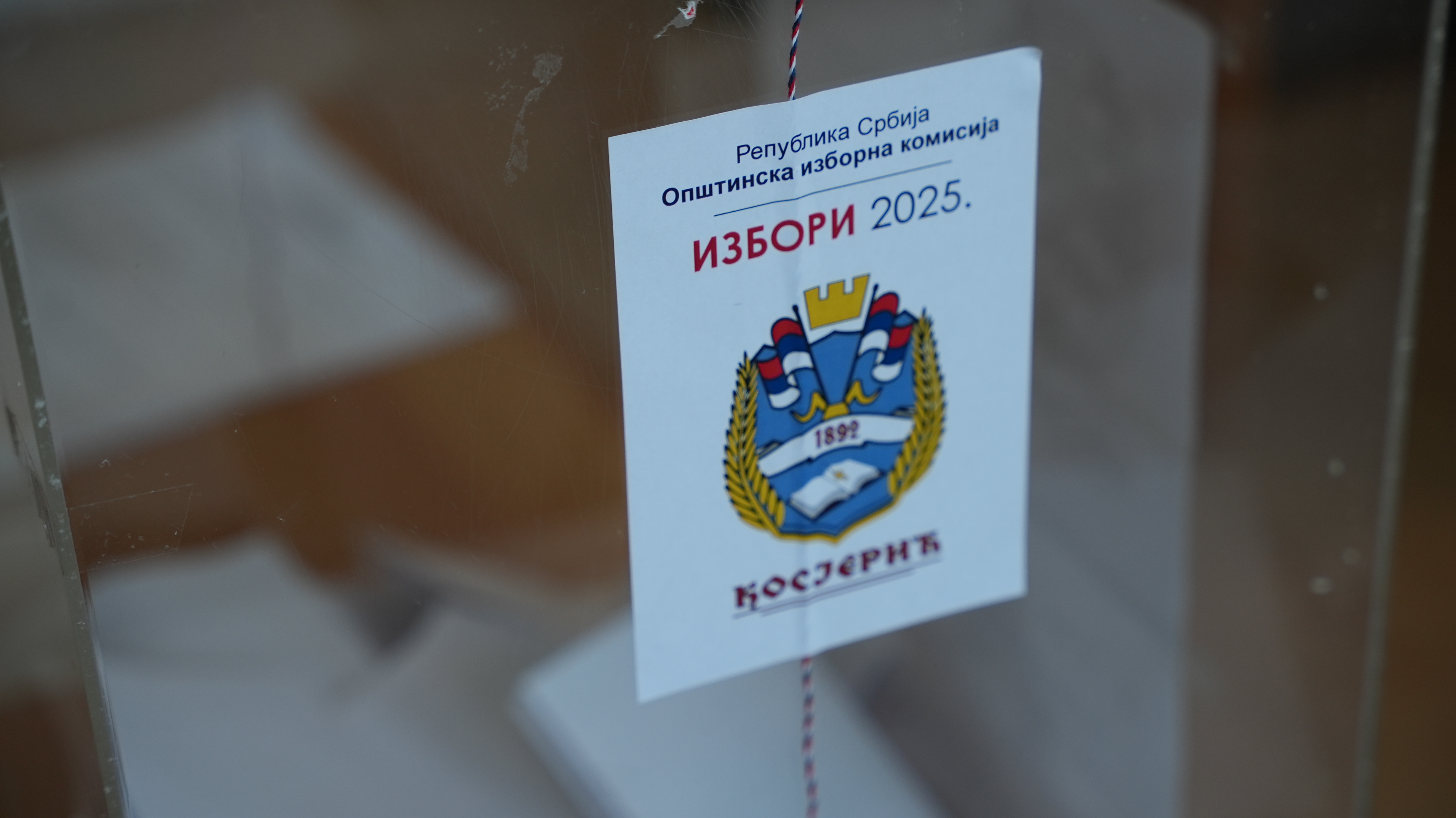Kosjerci pohrlili na izbore, rekordna izlaznost do 10 sati: Nakon prvog preseka - glasalo 2154 birača, odnosno 31 odsto građana (FOTO)