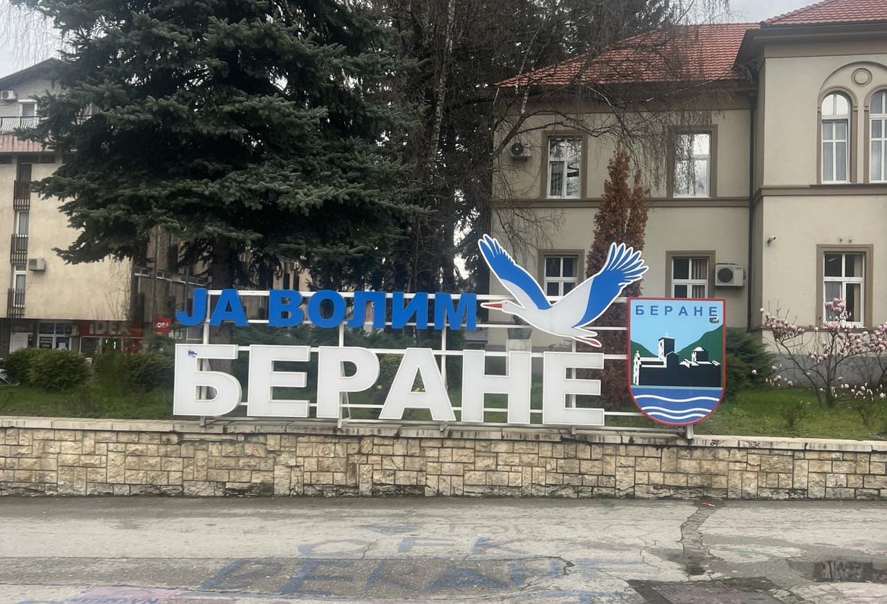 Pucnjava u centru Berana: Napadač (19) u bekstvu, blokarana državna granica kao i putevi ka drugim gradovima u Crnoj Gori - policija na nogama