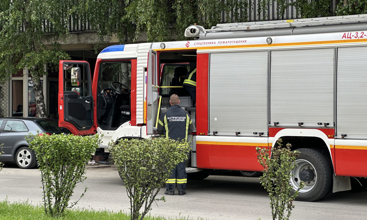 U velikom požaru fabrike niko nije povređen: Vatrogasci nakon višesatne borbe ugasili vatrenu stihiju (FOTO)