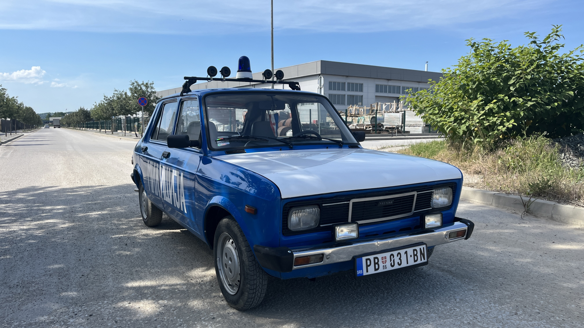 "Beži, ide narodna milicija": Mladi Čačanin Ilija oživeo plavog stojadina iz Žikine dinastije, imao je i poseban razlog za to (FOTO)