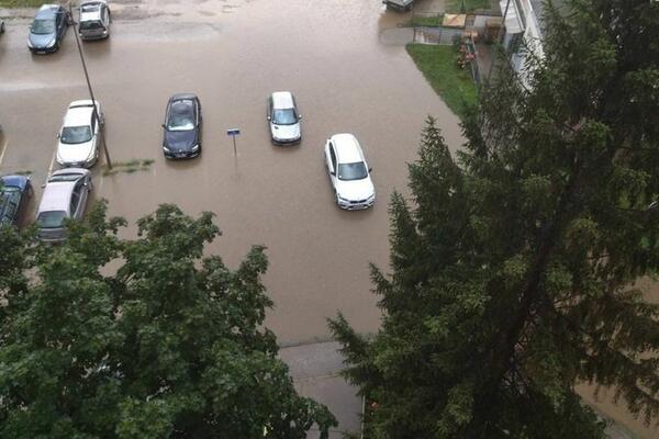 Potop na ulicama, oštećeni putevi i pokidana stabla: Silovito nevreme napravilo haos u Priboju, odavno se ne pamti jača kiša