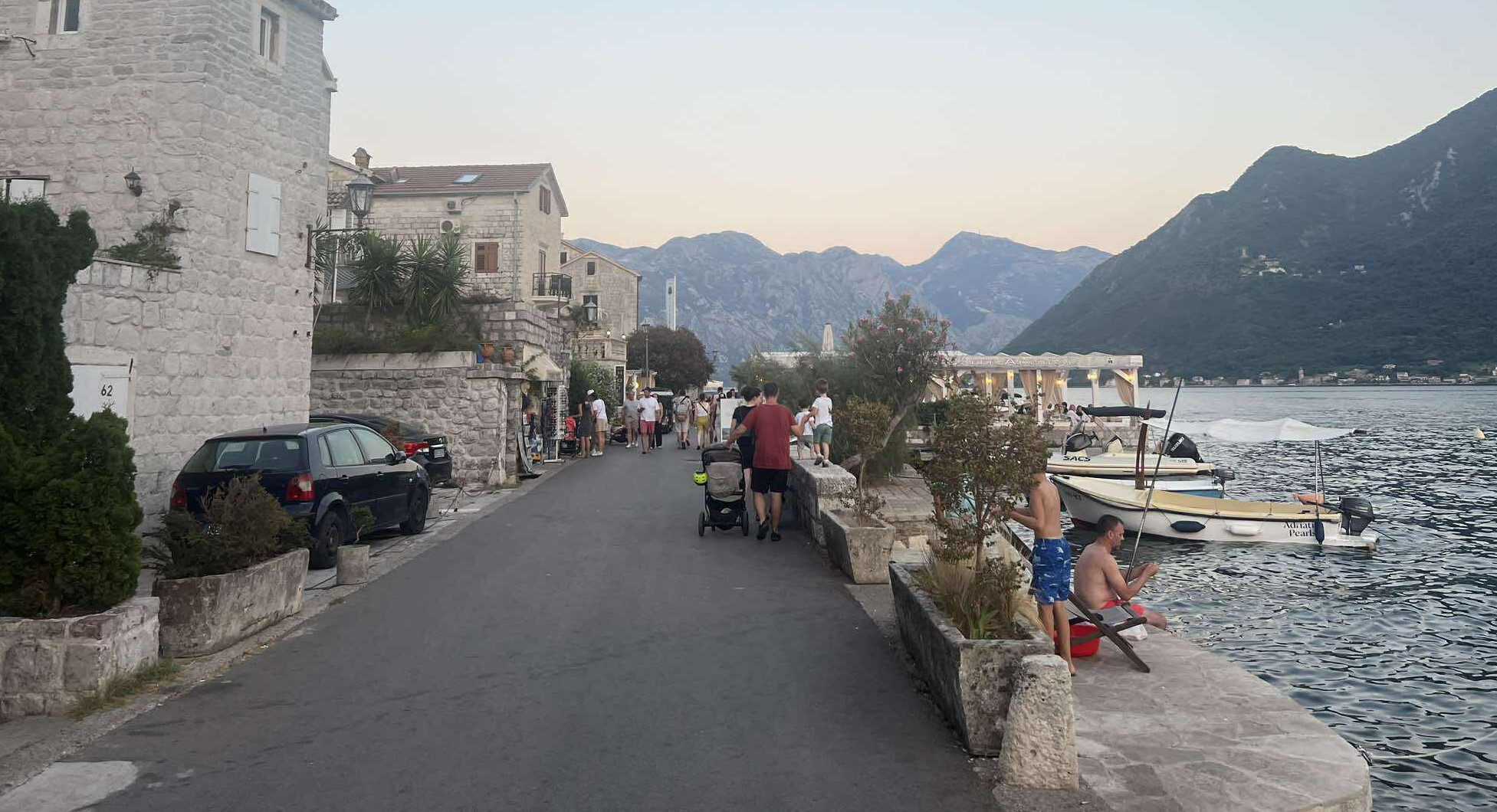 Automobili ovde nisu dozvoljeni: Zabranjen saobraćaj kroz dragulj Crnogorskog primorja, ovog leta opuštenija šetnja kroz prelepi Perast