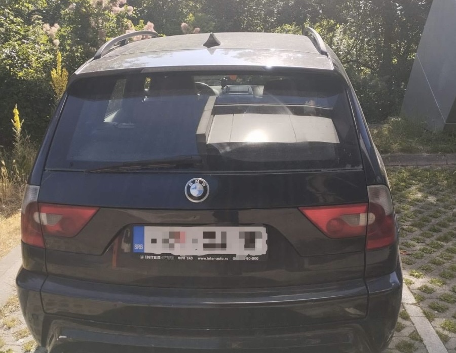 Državljanka Srbije i BMW sa Interpolove poternice: Vozilo zaplenjeno na graničnom prelazu Dobrakovo 