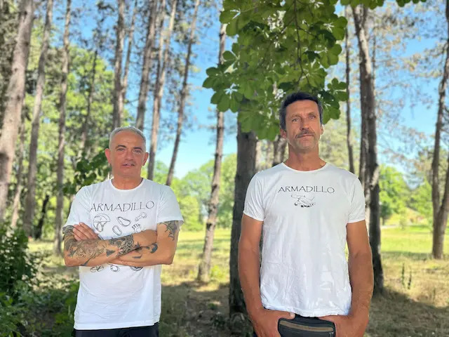 Locirali smo ga kad smo čuli zviždaljku, to je nepisano pravilo: Ovo su heroji koji su spasili paraglajderistu kod Čačka, sa velike visine pao na drveće (FOTO)