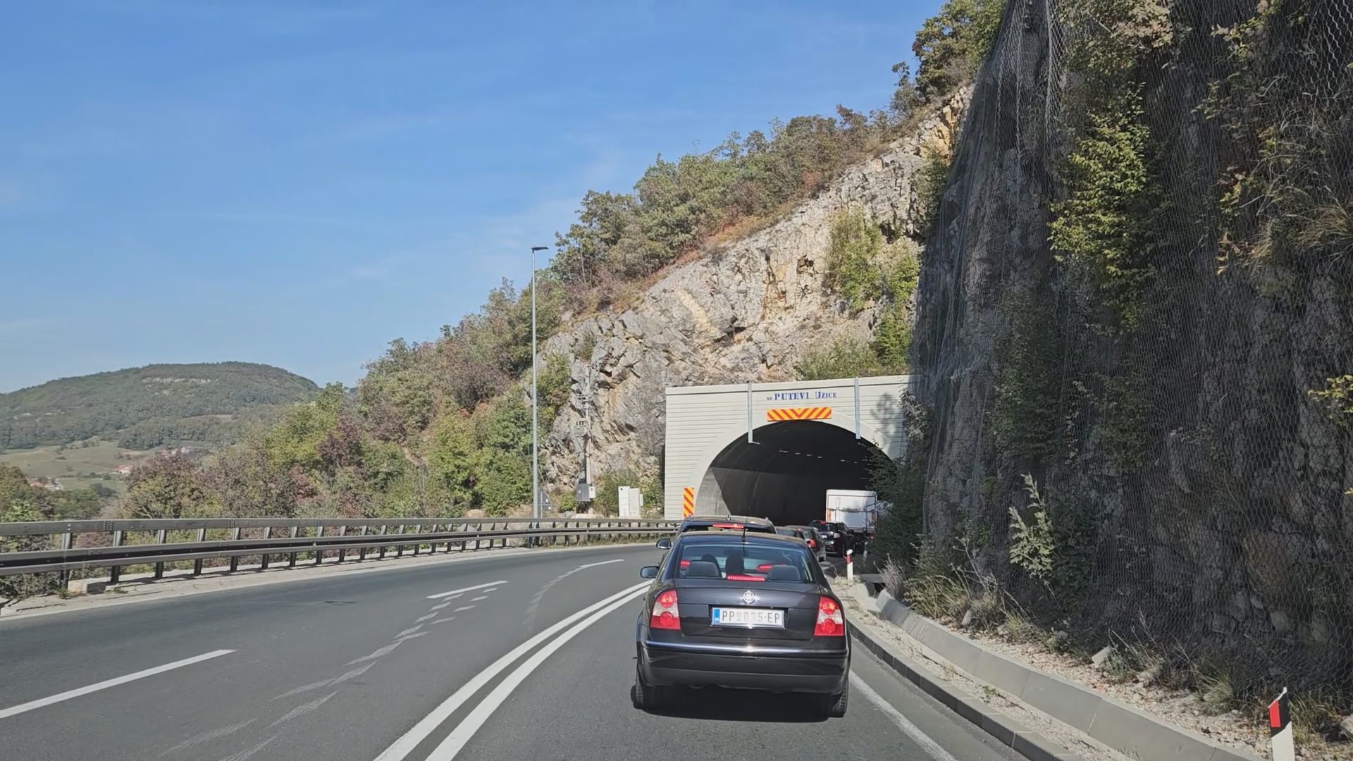Gužve i kolaps u najavi na ovoj frekfentnoj deonici: Izvode se radovi na magistralnom putu Užice - Zlatibor, vozila se propuštaju naizmenično