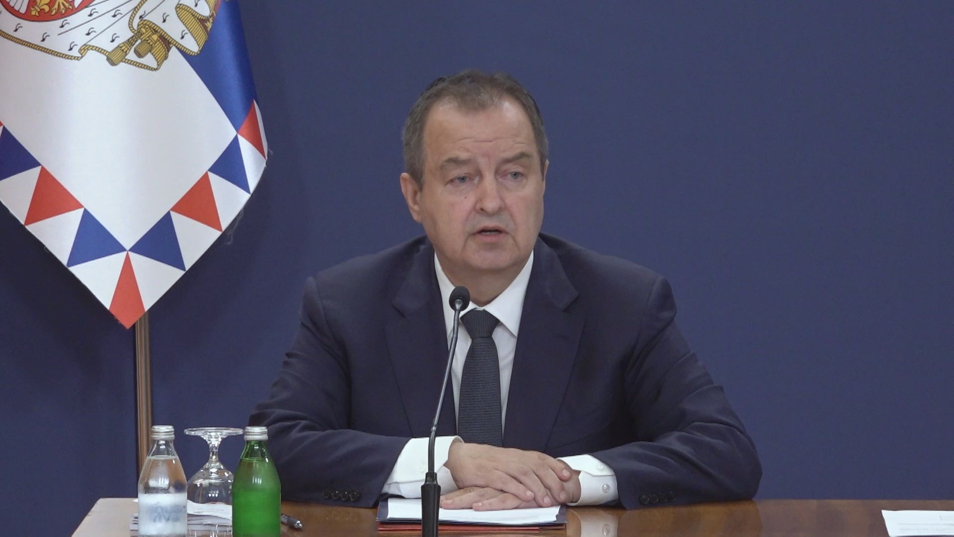 Niko nije jači od države, ponosan sam na policiju koja je profesionalno odradila svoj posao: Obraća se predsednik Vučić nakon protesta i nereda sinoć u Beogradu 