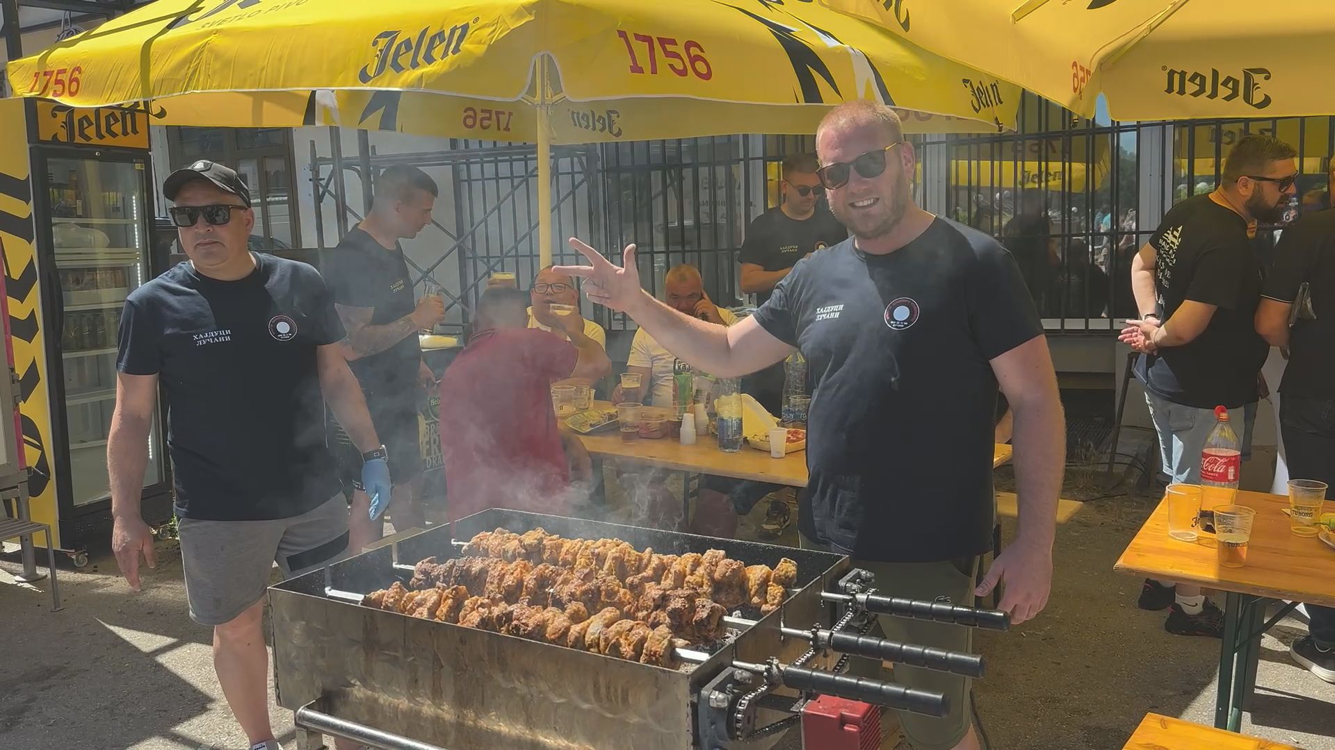 Ćevap koji govori deset jezika, ponos Dragačeva: Hajduk fest i ove godine okupio vrhunske majstore svog zanata, oni otkrivaju kako se sprema srpski specijalitet (FOTO) 
