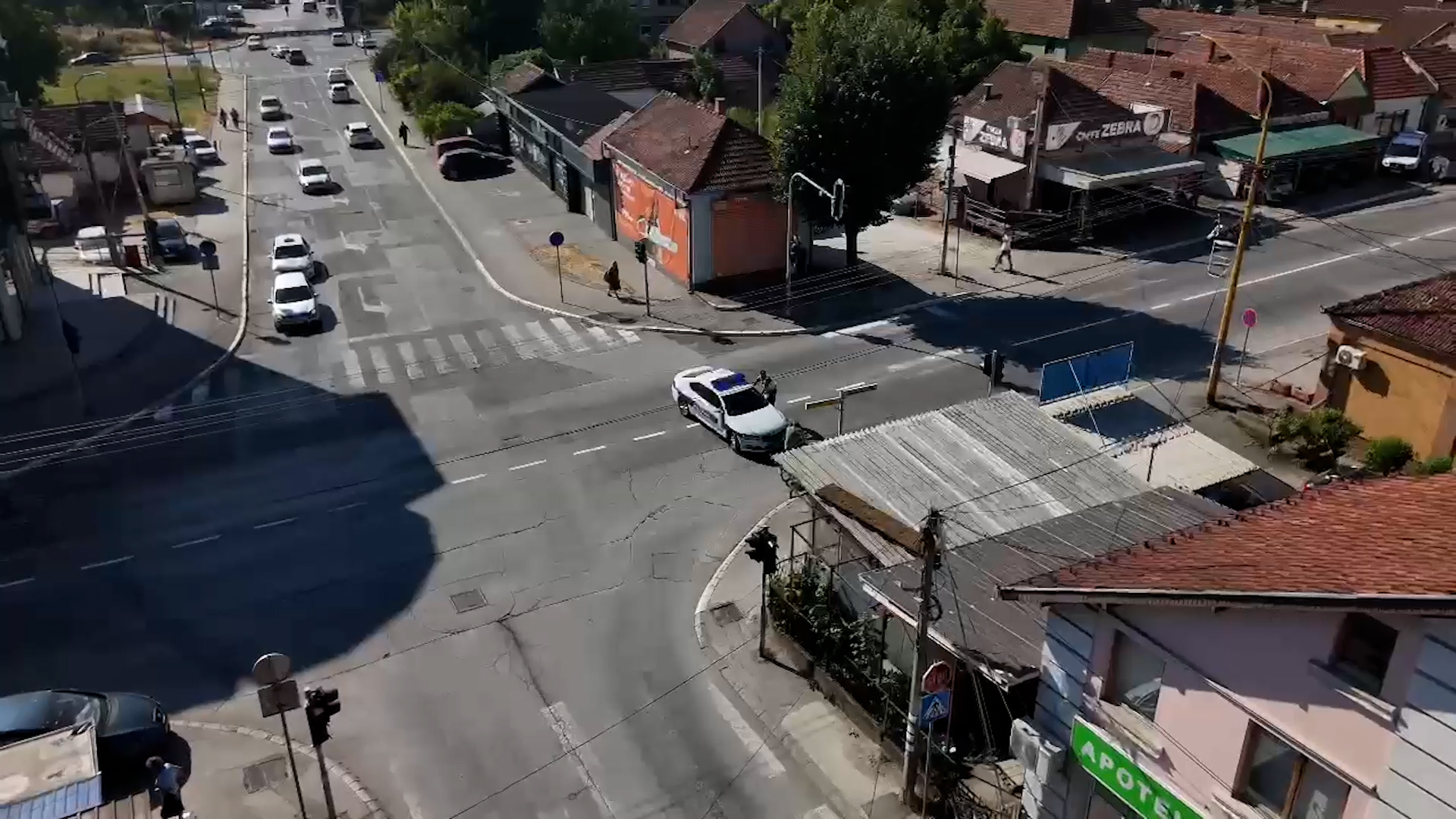 Ovo je užas, treba da ih je sramota - stari ljudi jutros su krenuli u bolnicu: Građani Čačka besni zbog blokadera, šaka ljudi teroriše čitav grad/ Foto: RINA