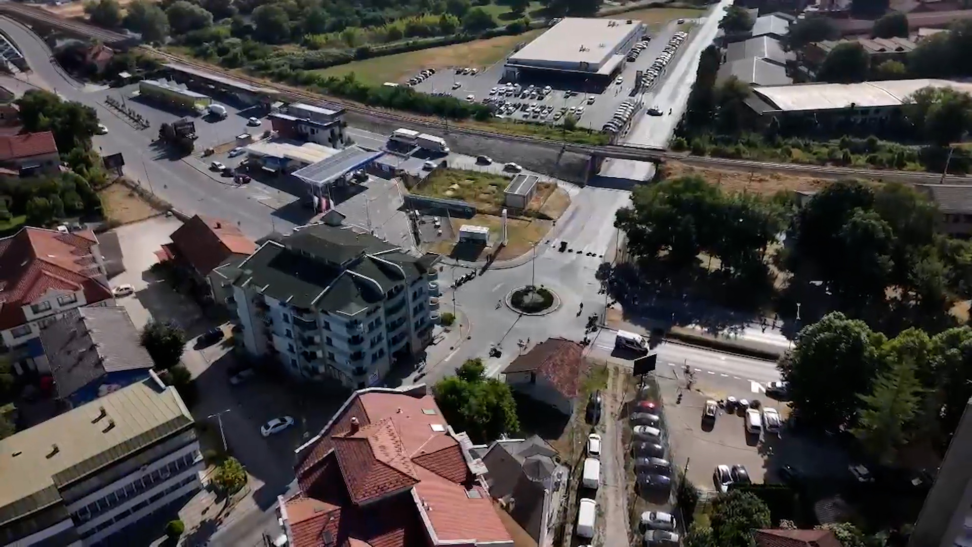 Ovo je užas, treba da ih je sramota - stari ljudi jutros su krenuli u bolnicu: Građani Čačka besni zbog blokadera, šaka ljudi teroriše čitav grad (FOTO)(VIDEO)