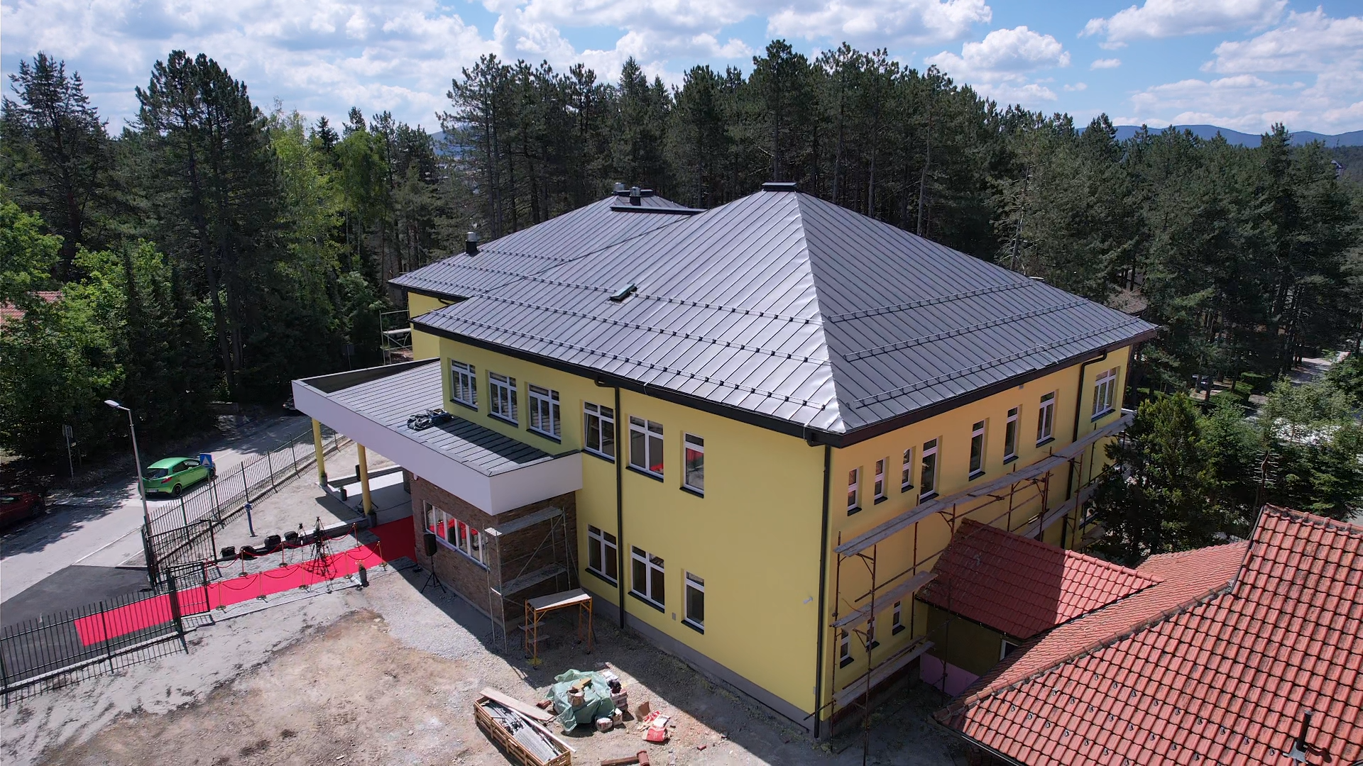 Ovo je opština iz koje mladi ne odlaze, doseljavaju se i ljudi sa strane pa je dece sve više: Ne grade se samo luksuzni hoteli već i vrtići - savremeni objekat otvoren na Zlatiboru (FOTO)