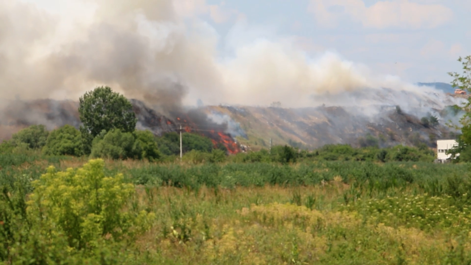 Gori deponija u kragujevačkom naselju Jovanovac/ Foto: RINA