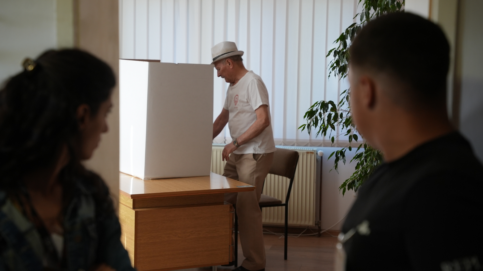 Počelo ponovljeno glasanje na biračkom mestu 25 u Kosjeriću, pravo glasa ima 434 birača/ Foto: RINA