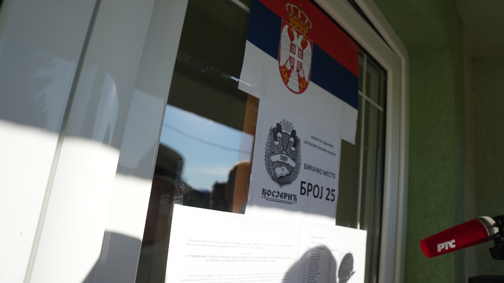 Počelo ponovljeno glasanje na biračkom mestu 25 u Kosjeriću, pravo glasa ima 434 birača/ Foto: RINA