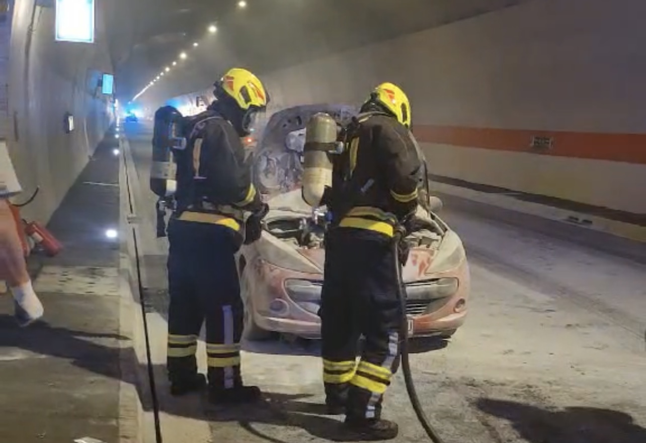 Izvukao majku i dvoje dece iz zapaljenog vozila: Drama u tunelu na crnogorskom autoputu, heroj Milorad kaže - mislio sam da ćemo se svi ugušiti (FOTO)(VIDEO)