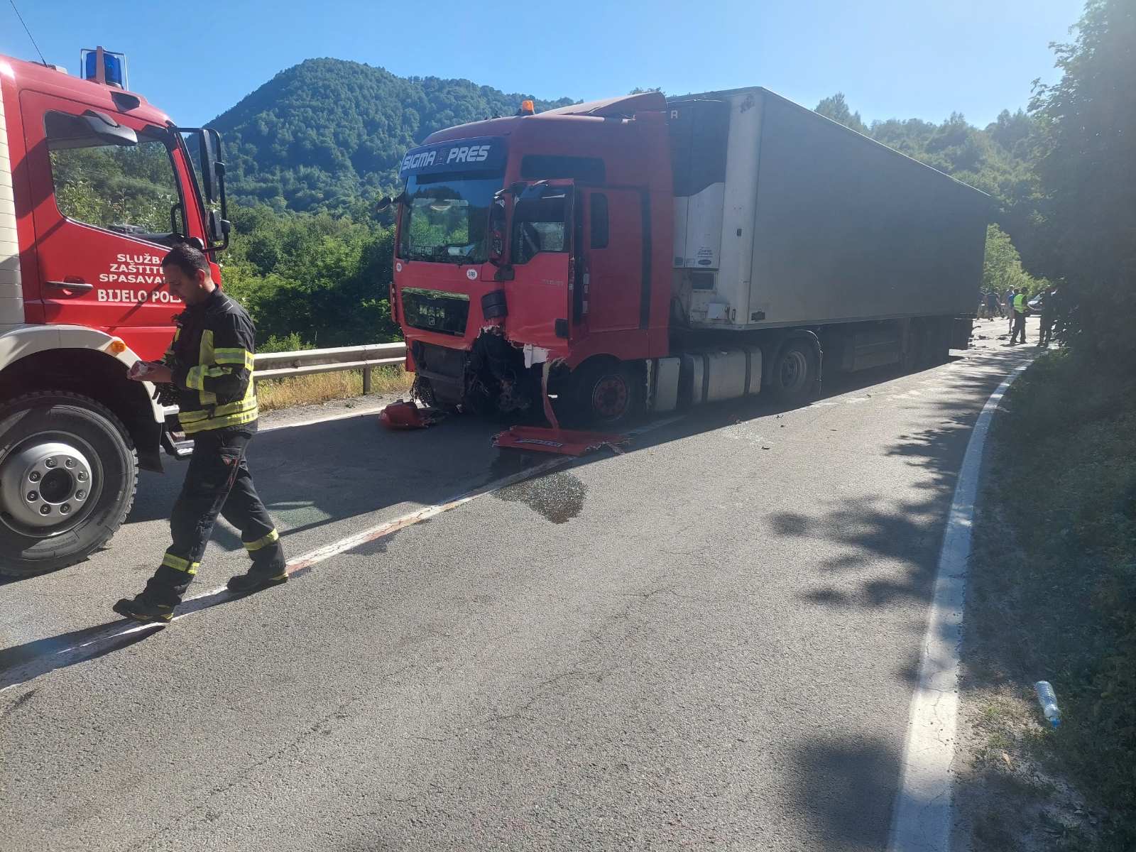 Kolaps kod Bijelog Polja, kilometarska kolona vozila zbog sudara šlepera i auta: Vozači čekali satima da nastave put  (FOTO) 