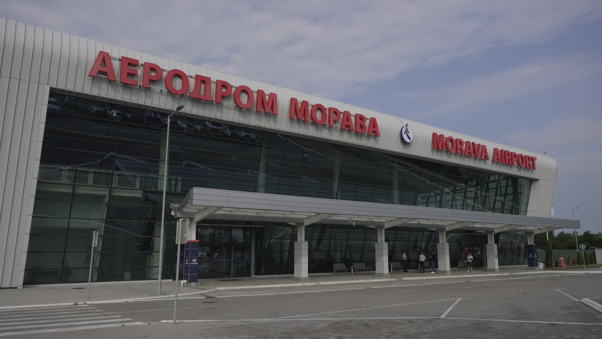 Srbi sve više biraju ovaj aerodrom, na odličnoj lokaciji a parking besplatan: U junu u Lađevcima za 27 odsto više putnika nego u istom periodu prošle godine - letovi za Tivat najpopularniji