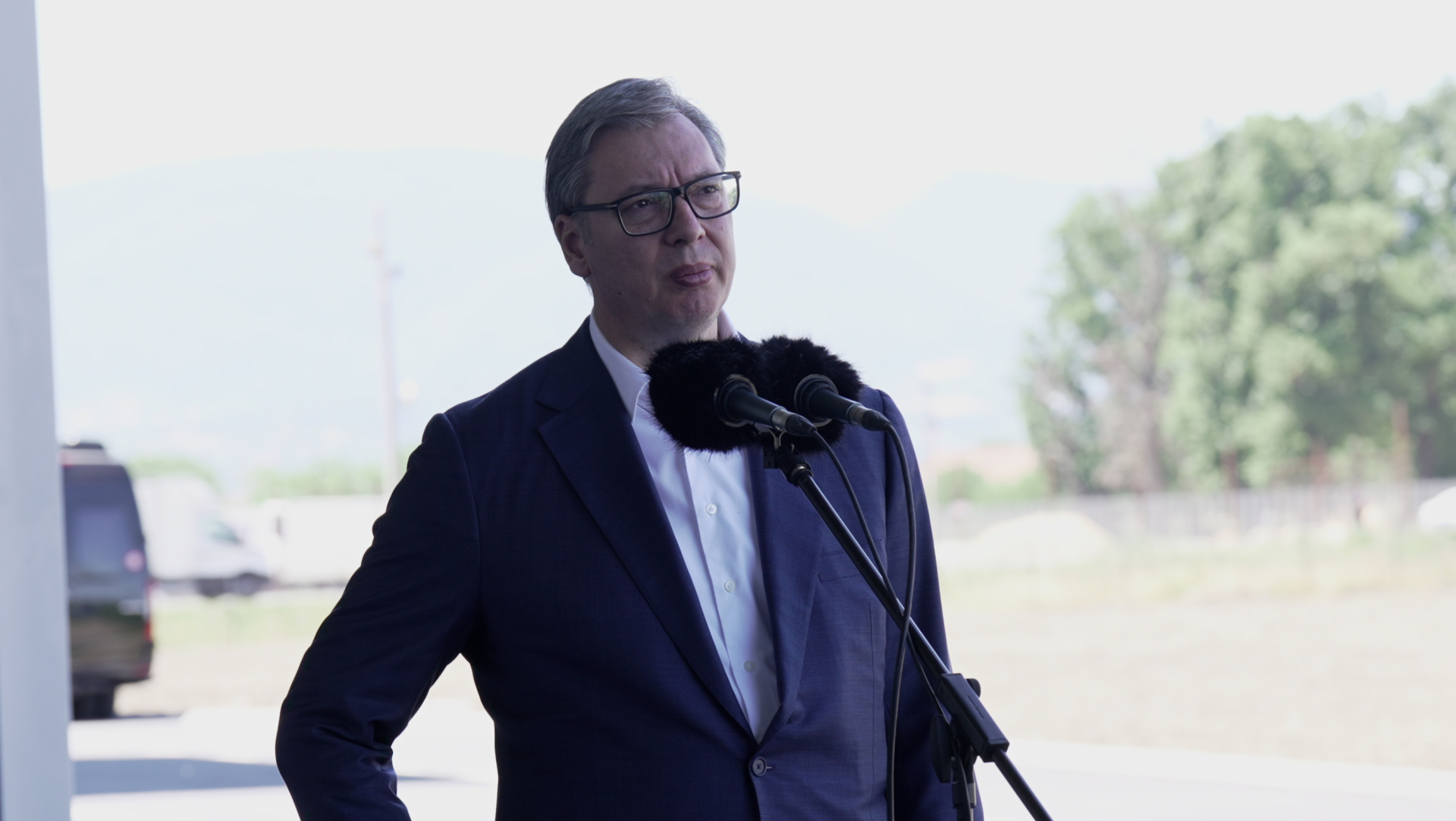 Ponosan sam na policiju koja radi svoj posao, ludilo blokadera mora jednom da bude zaustavljeno: Vučić iz Čačka poručio - da nema policije građani bi uzeli motku u rasterali ih (VIDEO)