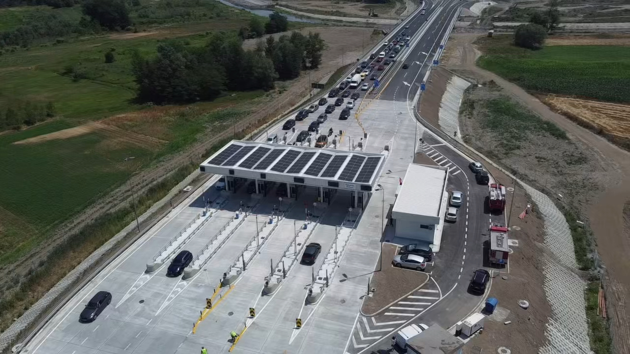 Ovo je sjajno, ovo je nestvarno - srećan sam što je ovo budućnost moje dece: Stanovnici Zapadne Srbije oduševljeno se provozali novom deonicom auto-puta (FOTO)(VIDEO)