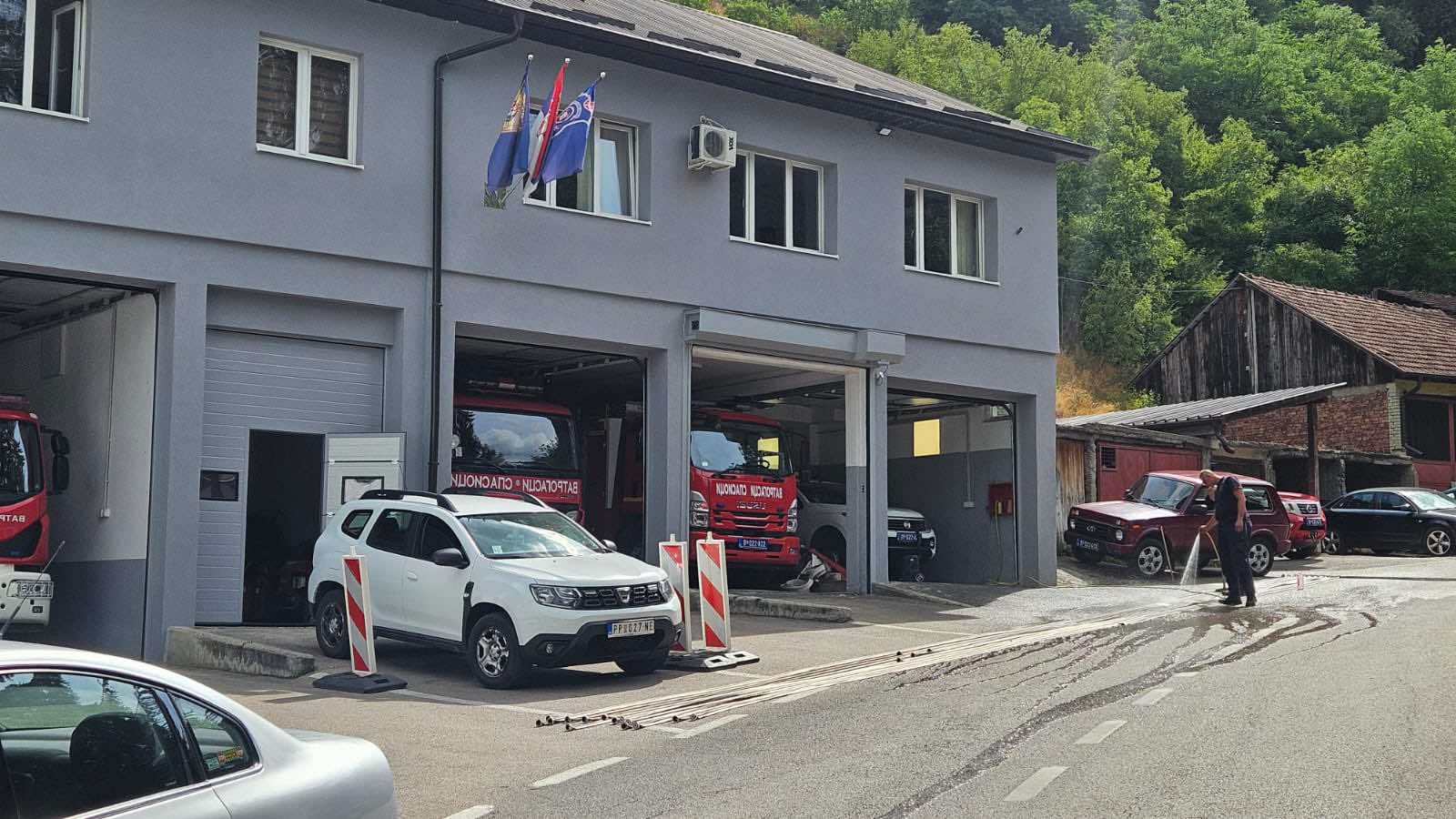 Sve vatrogasno-spasilačke jedinice na terenu, požare gase i helikopteri: Oglasio se načelnik Odeljenja za vanredne situacije u Prijepolju, pojačava se i inspekcijski nadzor (FOTO)