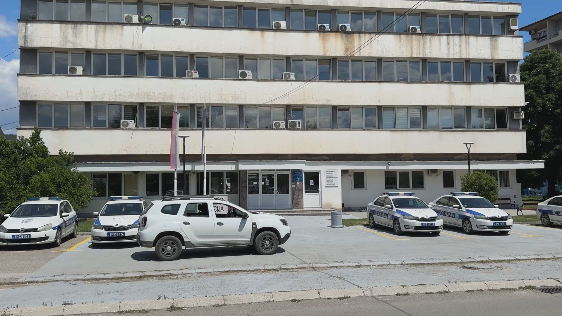 Oni su pod maskama brutalno pretukli mladića u Novom Pazaru naočigled prolaznika: Uhapšena dvojica muškaraca srednjih godina iz tog grada (FOTO)(VIDEO)