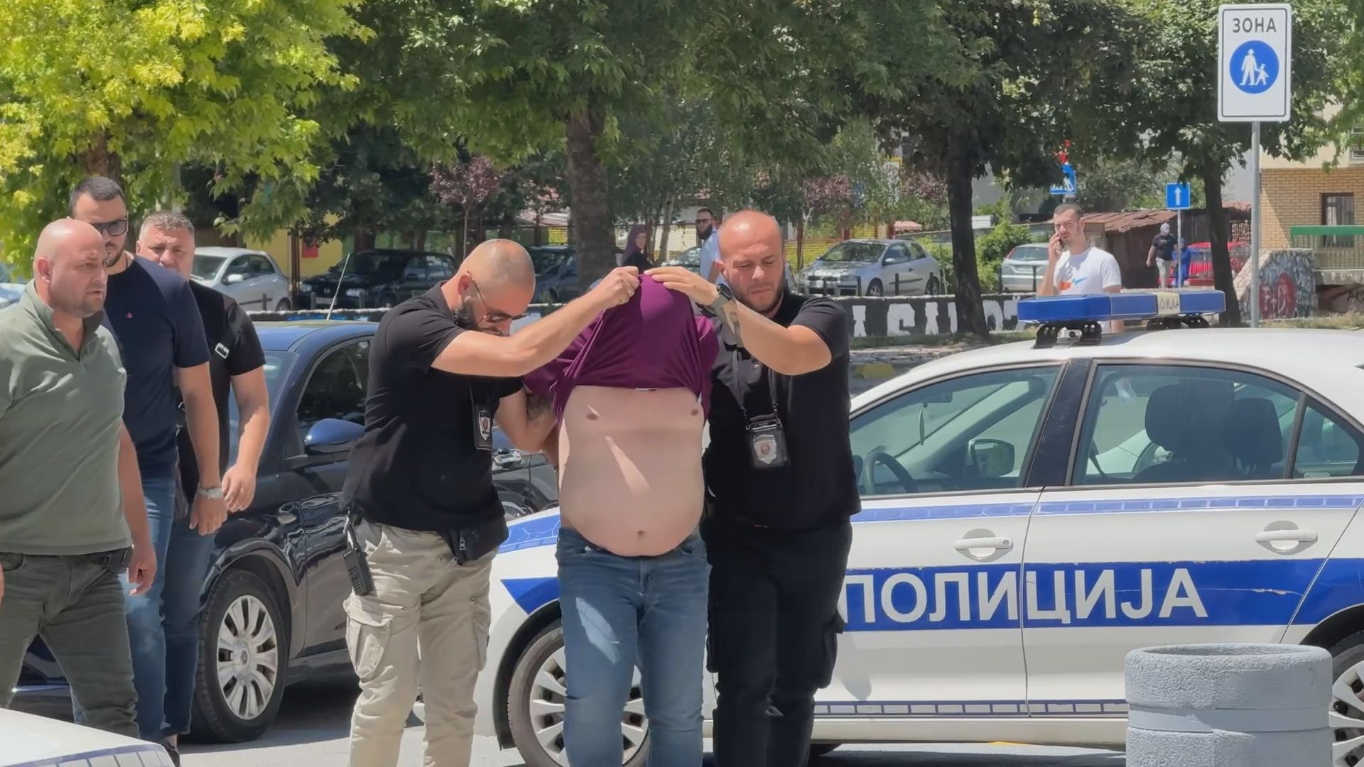 Višestruki povratnici u izvršenju krivičnih dela: Novopazarci brutalno pretukli muškarca iz Tutina, određen im pritvor od 30 dana 