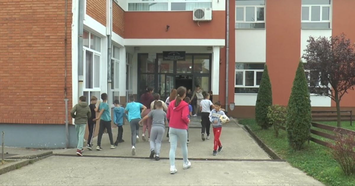 Lepe vesti stižu iz ovog grada pred pročetak skolske godine, prijave već počele: Gornji Milanovac pomaže porodicama, opština obezbedila sredstva za udžbenike i školski pribor