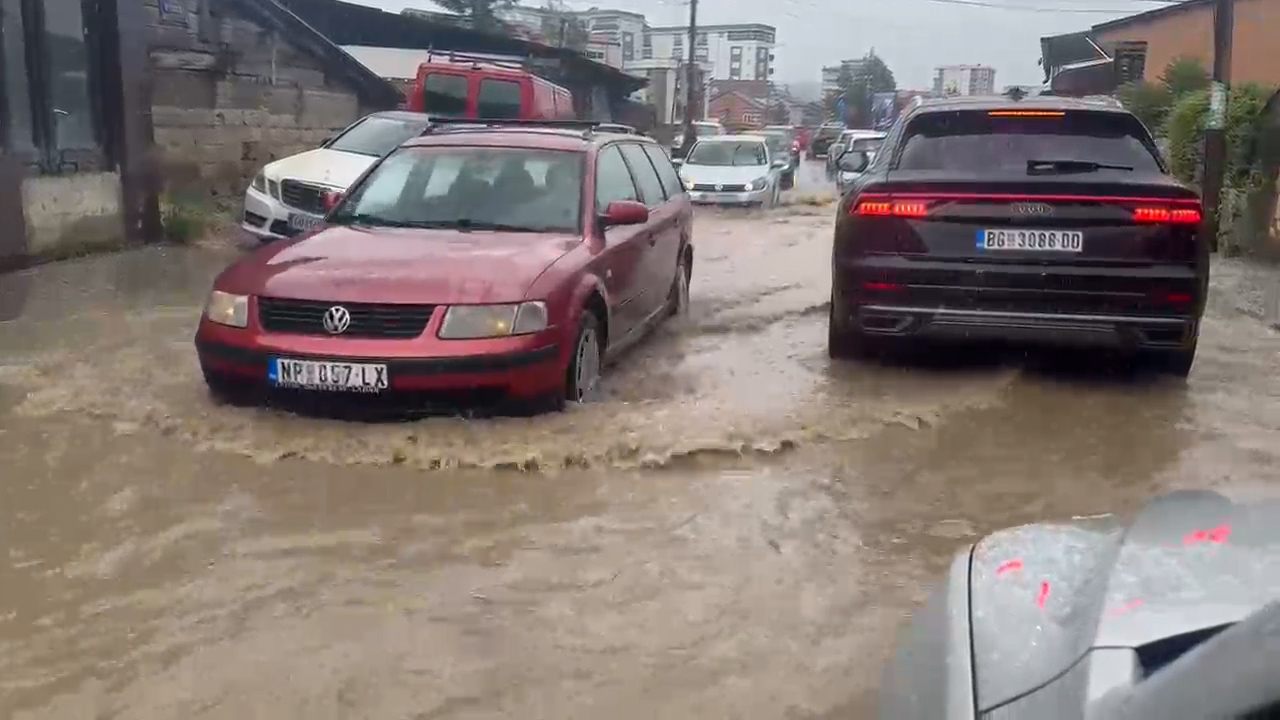 Potop na ulicama Novog Pazara / foto: RINA