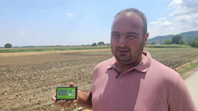Do sada molili Boga da padne kiša, a sada samo klik na daljinski: Vlade iz Čačka na svom imanju več zasadio treću kulturu za ovu sezonu - da nije sistema za navodnjavanje ništa od toga ne bi bilo (FOTO)