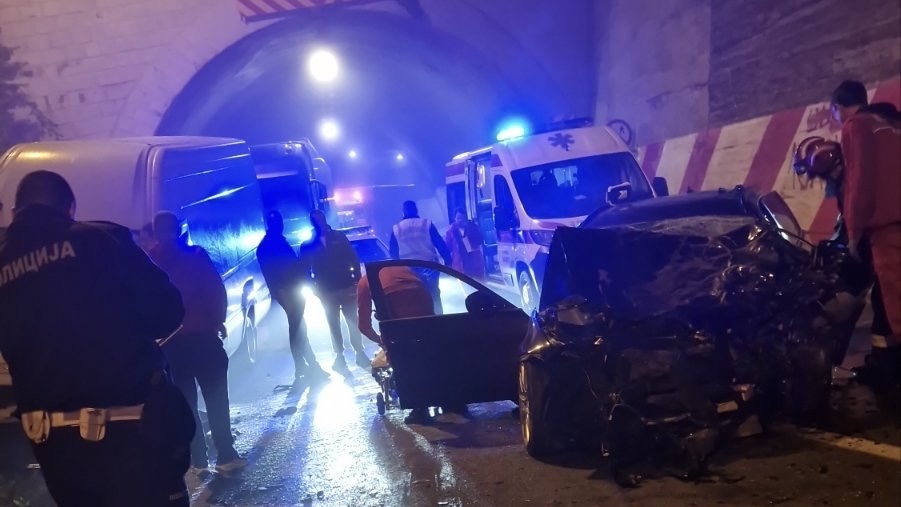Audi se zakucao u teretnjak sa prikolicom, vozač završio u bolnici: Teška saobraćajna nezgoda kod Bijelog Polja