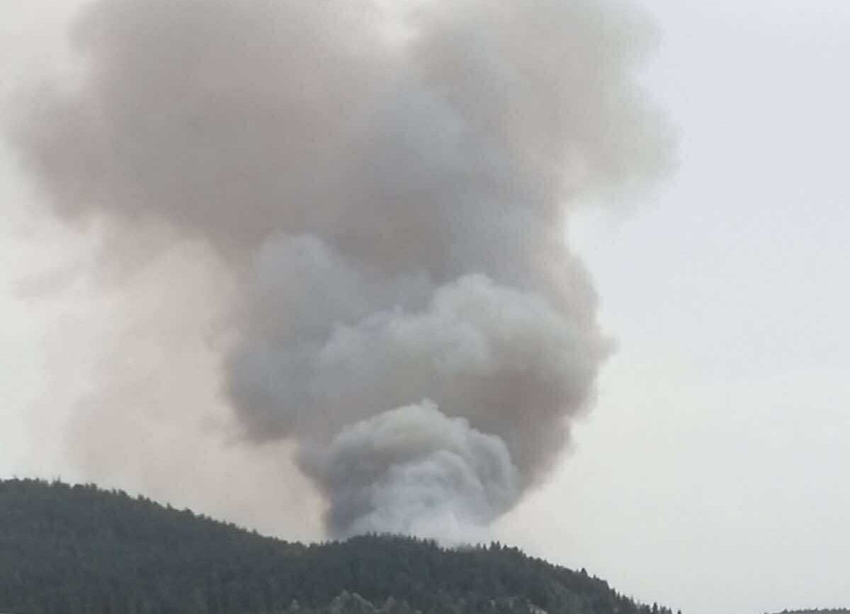 Kao da se pokrenuo vulkan: Ovako iz Pljevalja izgleda ogromni šumski požar koji bukti kod Kamene Gore, crnogorski vatrogasci-spasioci spremni da reaguju ako budu ugrožene kuće (FOTO)