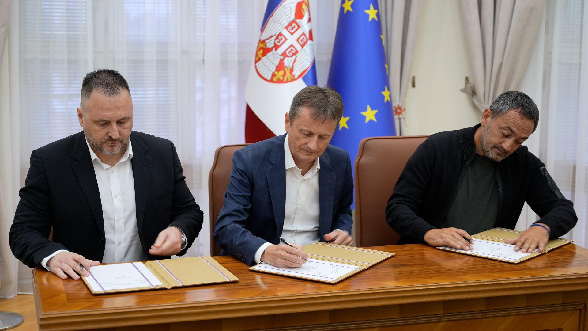 Cevi su pucale, a mnogo vode se gubilo u nepovrat: Nakon punih 70 godina rekonstruiše se vodovodna mreža u Lučanima - spas za 15.000 ljudi koji će sada biti priključeni na sistem Rzav (FOTO)(VIDEO)