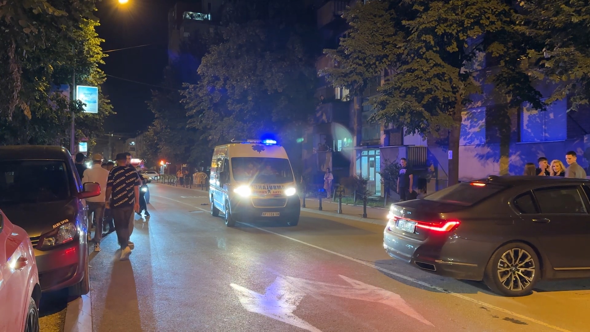 Izašli su napolje i počeli da se tuku, posle su izvadili noževe: Ovo su slike i snimci krvavog obračuna u Novom Pazaru u kom su povređene četiri osobe (FOTO)(VIDEO)
