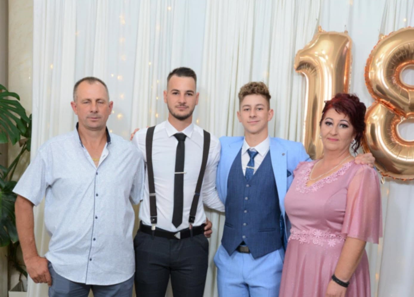 I vozi traktor, ali i otvara kapiju: Jelena (47) iz sela Rajkovac kod Topole je žena zmaj, ona i suprug zajedno obrađuju 30 hektara zemlje i imaju veliku farmu - krenuli sa tri a sada u štali 30 krava (FOTO)
