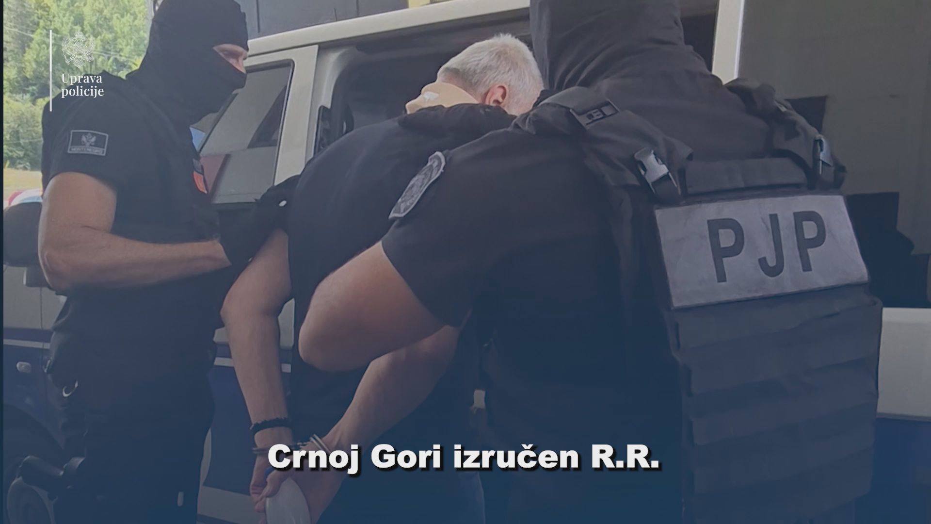 Vođa ćelije crnogorske OKG izručen iz Srbije – uhapšen u Beogradu: Stavljene mu lisice na ruke, sledi mu suđenje za najteža krivična dela u Crnoj Gori  (FOTO)(VIDEO)
