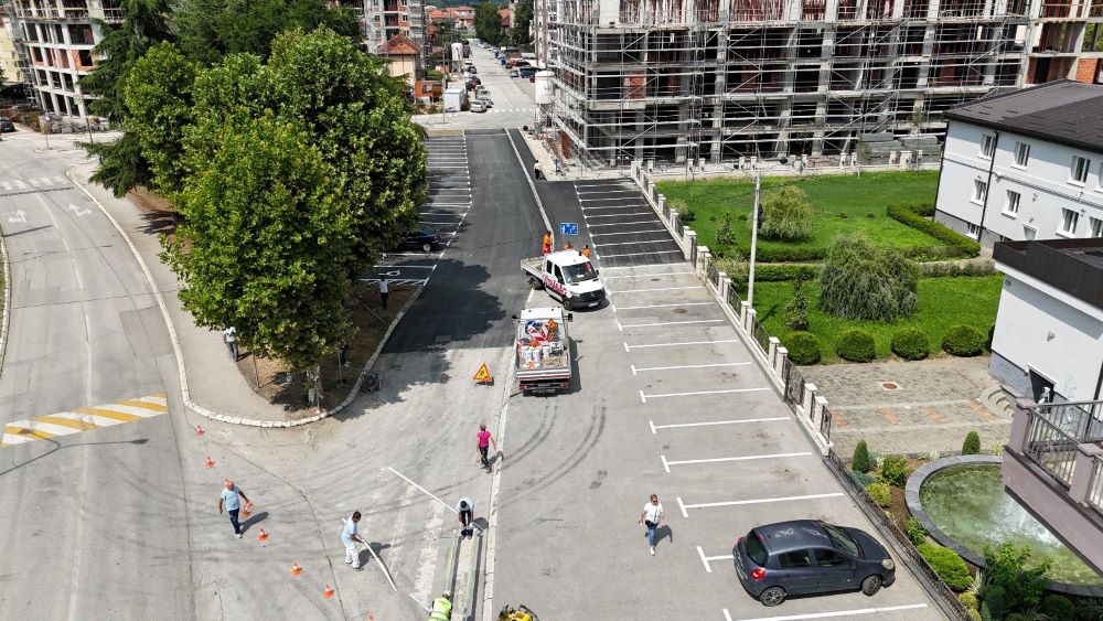 Važno za sve građane Čačka: Grad na Moravi dobija još jednu zonu usporenog saobraćaja i to na jednoj od najprometnijih lokacija, obezbeđeno 21 parking mesto (FOTO)