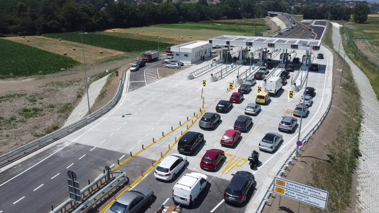 Udarnički vikend iza nas: Oboren rekord po broju vozila na auto-putu Miloš Veliki, kroz naplatnu stanicu Beograd prošlo preko 250.000 vozila - dosta više nego u isto vreme prošle godine