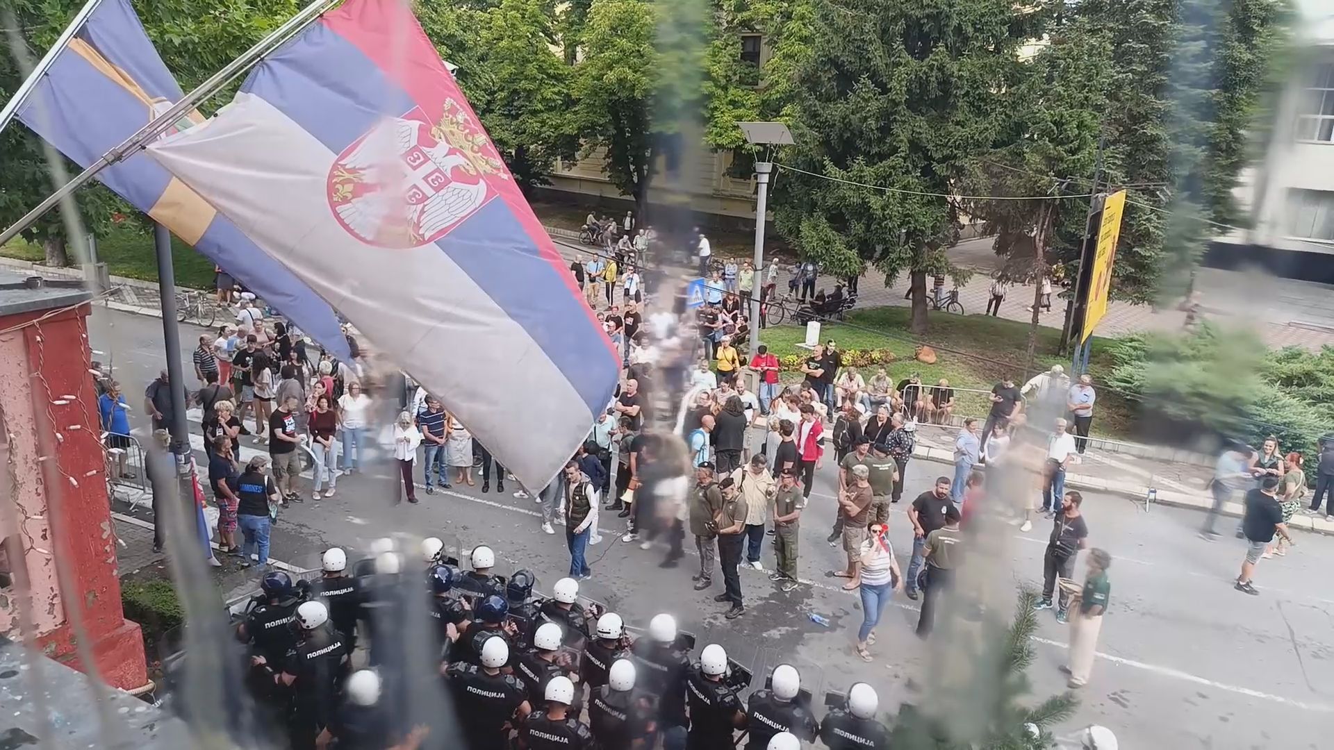 Zaječar pod opsadom: Jake snage policije obezbeđuju održavanje konstitutivne sednice, u sali zbog tenzija angažovano i privatno obezbeđenje 