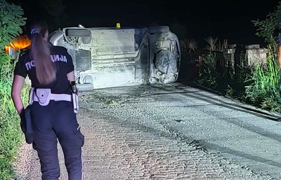 Užas kod Užica: Automobil pun maloletnika sleteo sa puta i prevrnuo se, pet osoba povređeno (FOTO)