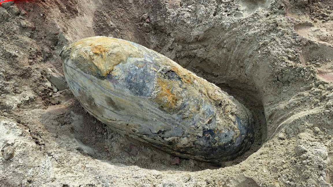 Beogradjani uklonite parkirana vozilla iz ovih ulica: Sutra se uklanja avio bomba teška pola tone na gradilištu "Beograda na vodi" (FOTO)