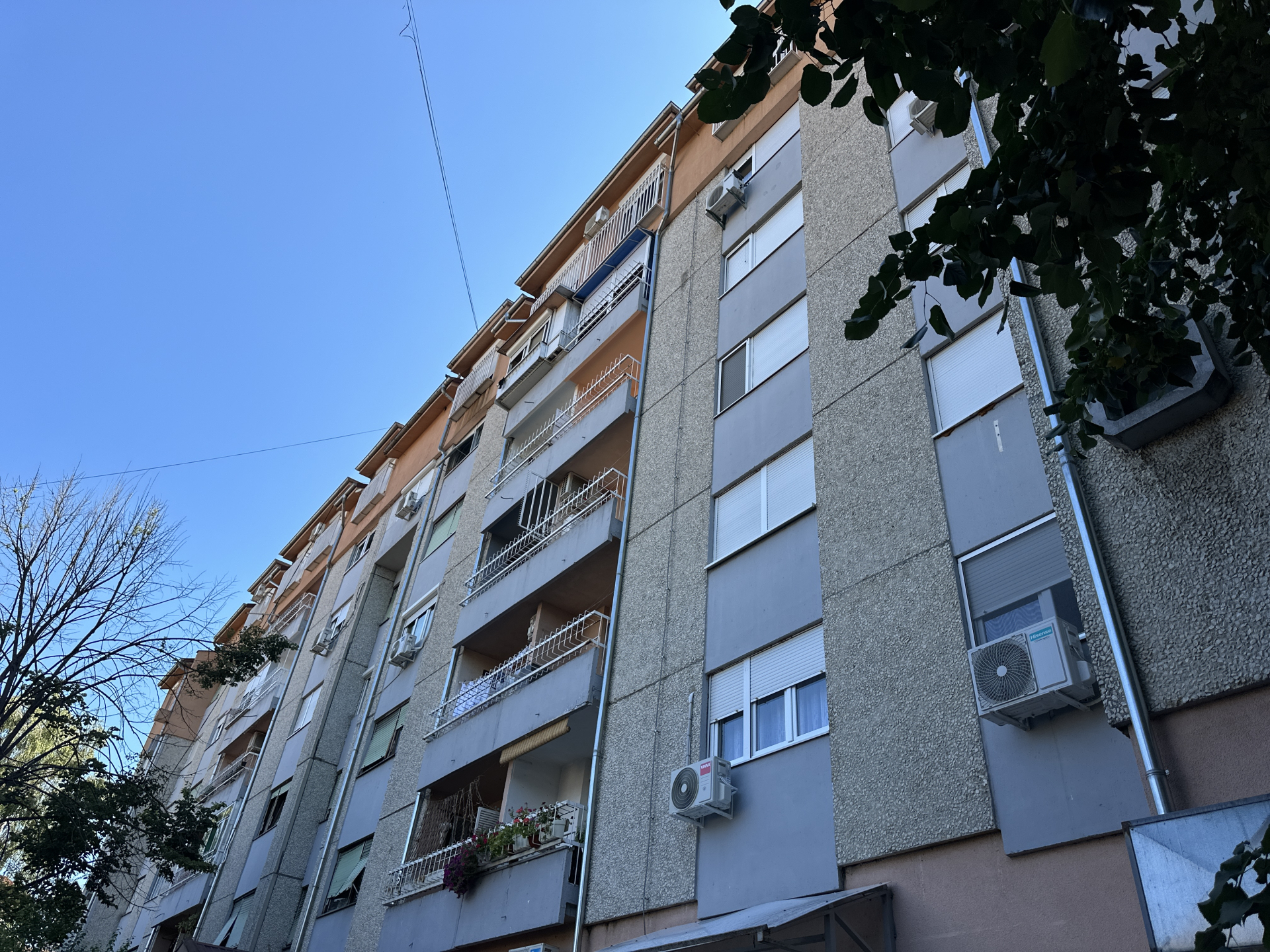 Horor u Čačku: Beživotno telo pronađeno u stanu zgrade, komšije obavestile nadležne institucije i sada mole da se prostor očisti/ Foto: RINA